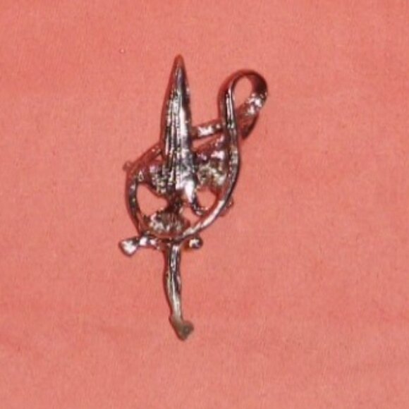 SUPER RARE-DISNEY TINKERBELL ON A MUSICAL NOTE CRYSTAL PENDANT-NO CHAIN- - Picture 2 of 2